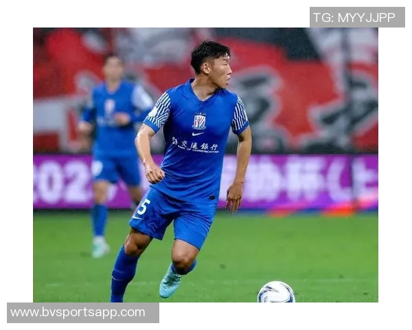 关键时刻鲍亚雄化解单刀险情朱辰杰门线解围保住球队胜利希望