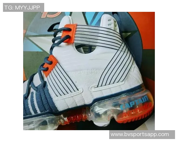 CaptainCade携手康宁汉姆打造独特美队主题球鞋融入个人风格元素