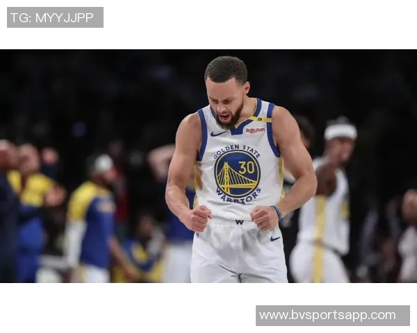 库里罚球失误引发观众欢呼随后命中并调侃现场气氛