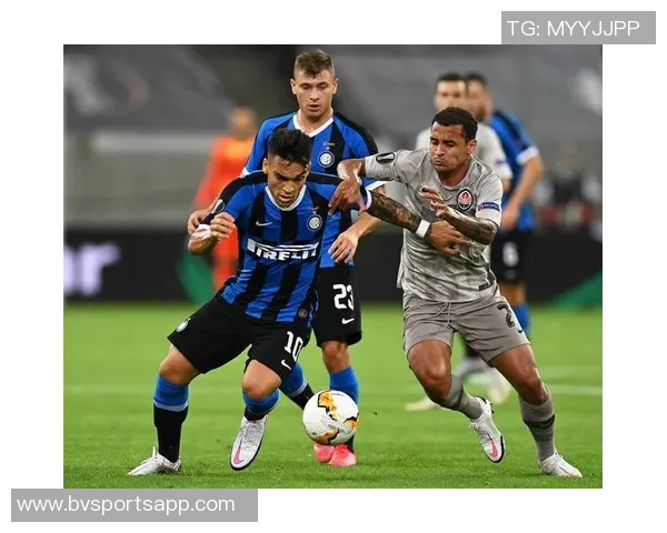 劳塔罗缺席比赛仍与国米队友同行展现团队精神