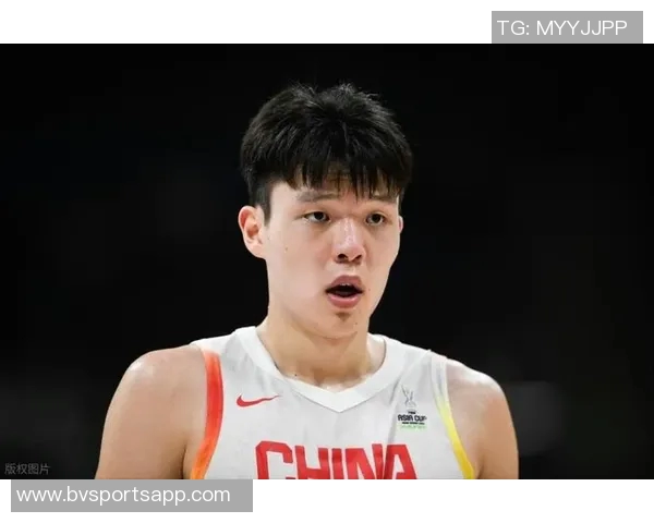 三中锋齐聚却无表现机会杨瀚森上半场未能登场引发热议